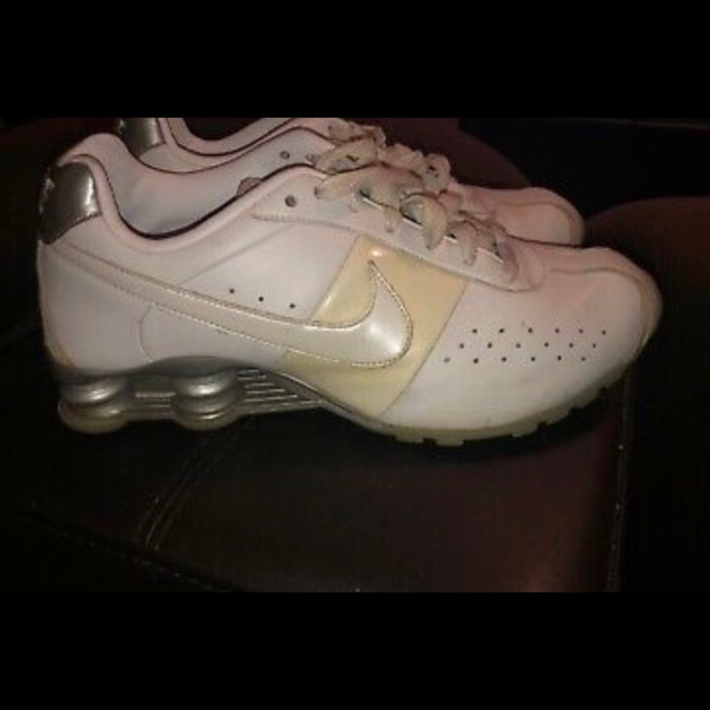 Women’s Nike shox size 9